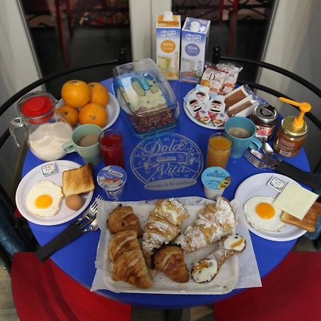 Dolce Vita Rooms & Breakfast Νάπολη Εξωτερικό φωτογραφία